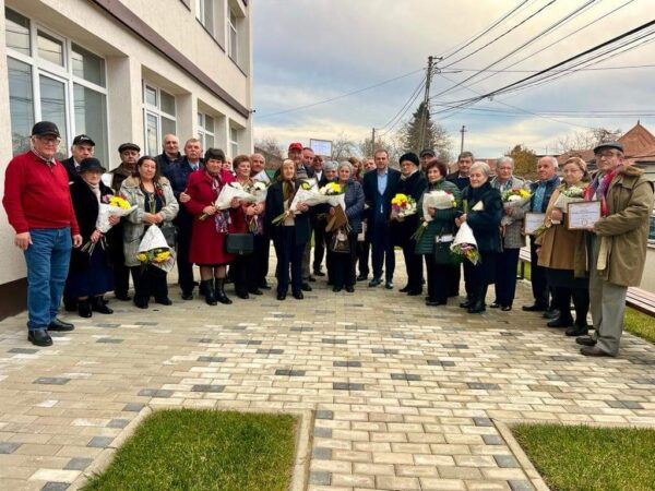 Premierea cuplurilor de aur, la Răzvad 14 familii au fost premiate de Primăria Răzvad, este un eveniment cu tradiție în preajma Crăciunului, inițiat de ani buni de către administrația locală condusă de primarul Emanuel Spătaru.