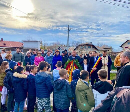 Cu mic, cu mare, răzvădenii au sărbătorit alături de administrație, ziua de 1 Decembrie