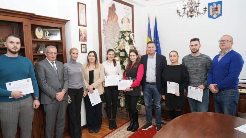 Programul de internship al Consiliului Județean Dâmbovița, ediția 2023, a ajuns la final și este un proiect inedit prin care tinerii  selectați