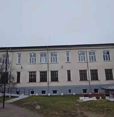 Și Colegiul Economic "Ion Ghica" va face obiectul unui important proiect de modernizare, consolidare și reabilitare energetică, valoarea finanțării accesate de către Primăria Târgoviște fiind de 30.550.000 lei, sursa fondurilor nerambursabile fiind constituită de către 