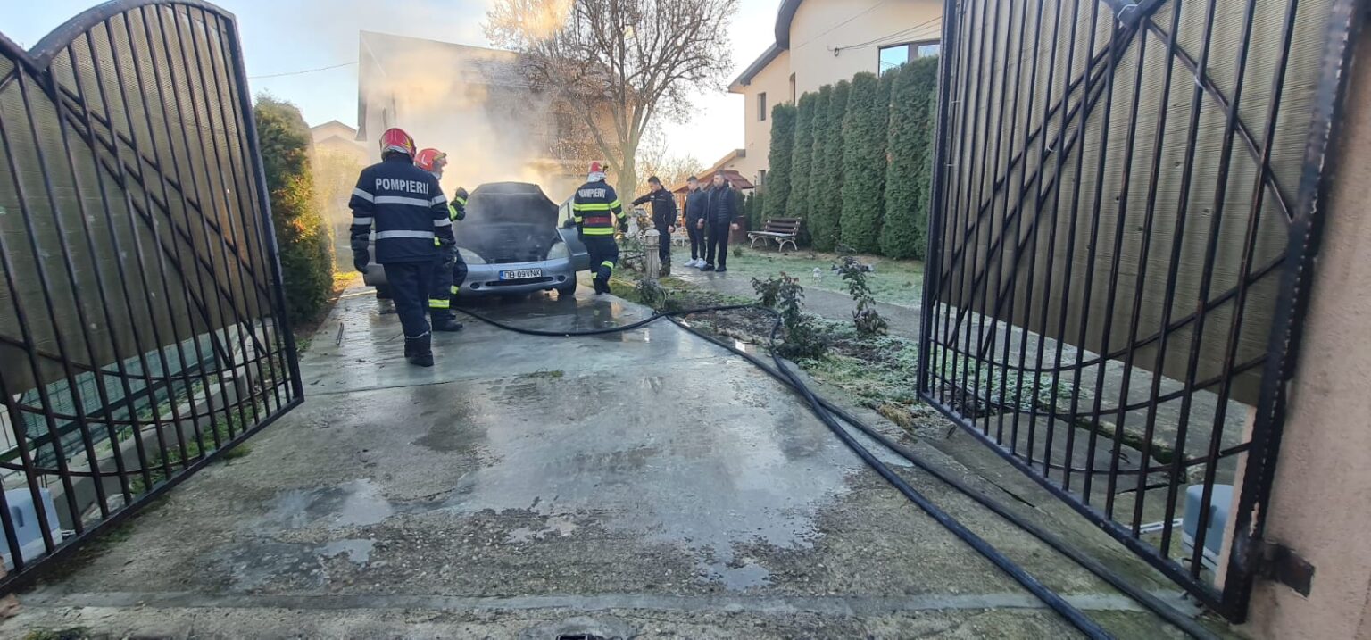 AUTOTURISM CUPRINS DE FLĂCĂRI, în  jurul orei  09:30,pompierii au fost solicitați să intervină în cazul unui incendiu produs la un autoturism în str. Independenței din Găești.
