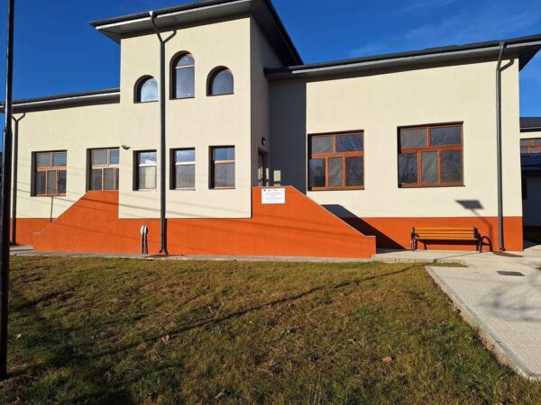  Noua Școală Gimnazială Malu cu Flori a fost finalizată, administrația locală parcurge  procedura de obținere autorizațiilor de funcționare, edilul comunei