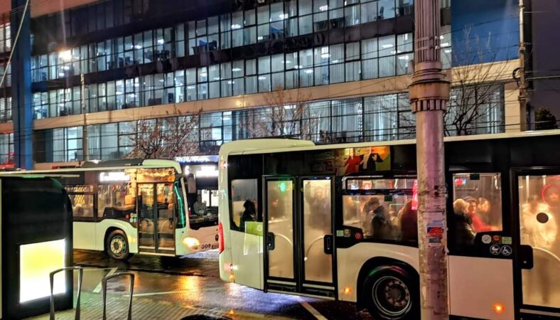 Transportul public local târgoviștean, un proiect care dă rezultate  Transportul public local târgoviștean, un proiect care dă rezultate, peste 136.000 de călatori au utilizat autobuzele târgoviștene pe traseele interne în luna noiembrie 2023, fată de aproximativ 89.000 în luna noiembrie a anului trecut, creșterea numărului de călători depășind 50%!