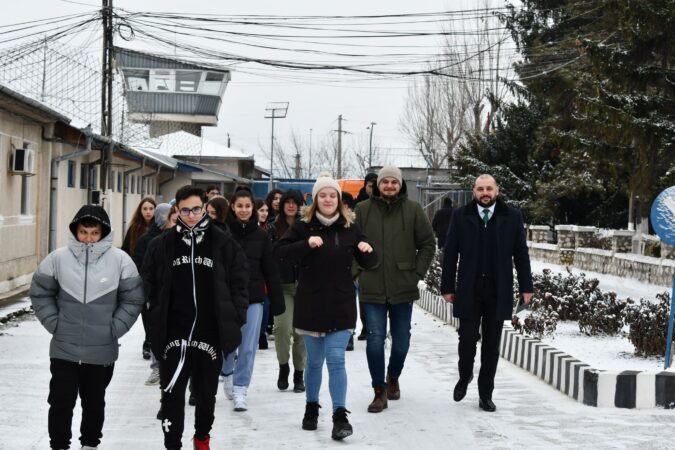 Penitenciarul Mioveni își menține angajamentul în prevenirea delincvenței juvenile și în anul 2024