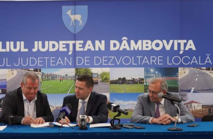 A fost semnat contractul de execuție lucrări pentru asfaltarea mai multor străzi din comuna Văcărești  A fost semnat contractul de execuție lucrări pentru asfaltarea mai multor străzi,  dacă vremea va permite,  în curând  vor începe