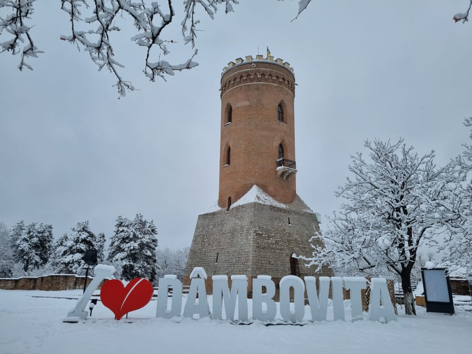 Nu ratați o vizită  la muzeelor din cadrul Complexului Naţional Muzeal ”Curtea Domnească” Târgovişte care vor avea program obișnuit de vizitare.