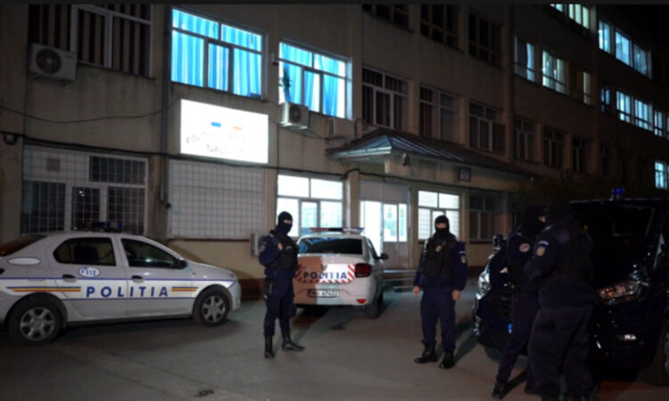 A amenințat cu cuțitul două persoane și a spart parbrizul unui autoturism, la data de 30 ianuarie a.c., în urma cercetărilor