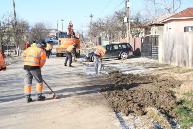 Se lucrează de zor la rețeaua de canalizare în Colacu, orașul Răcari Se lucrează de zor la rețeaua de canalizare în Colacu, deja lucrările sunt în plină desfășurare și pe strada Bisericii.