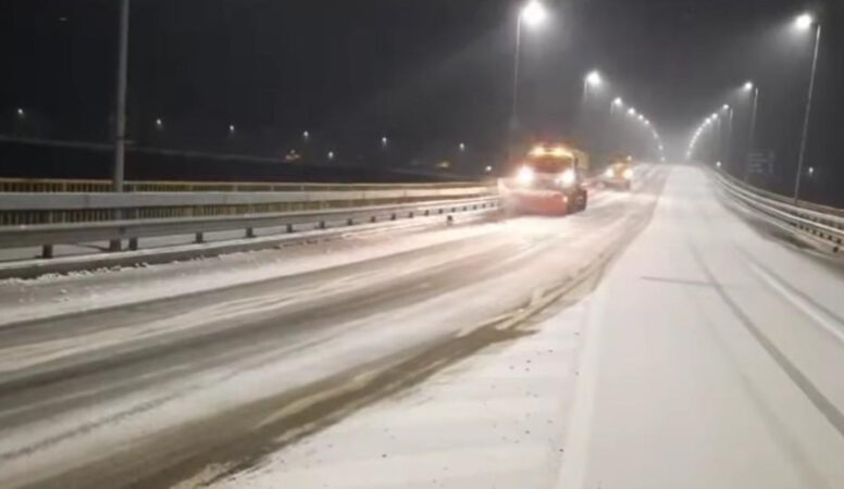 Recomandăm conducătorilor auto să circule cu viteza adaptată la condițiile de trafic și de drum, să ia în considerare că distanța