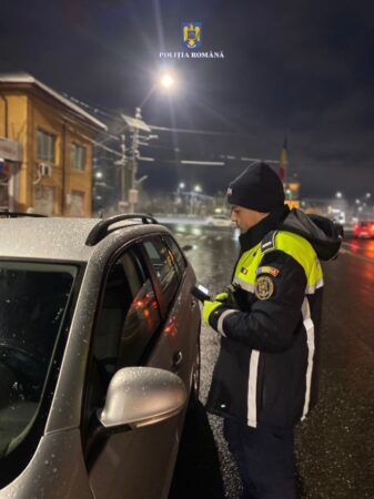 Razie a polițiștilor dâmbovițeni: Au fost oprite pentru control peste 800 de autovehicule și legitimate peste 1000 de persoane, în cursul nopții de 27 spre 28 ianuarie a.c., în intervalul orar 17:00-01:00.