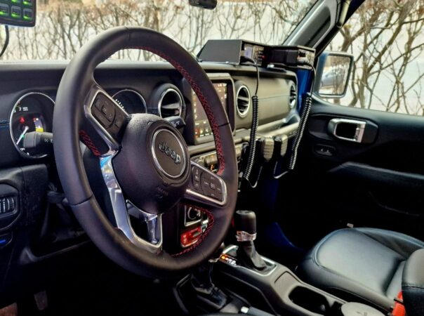 Jandarmii montani de la Peștera, au fost dotați  cu jeep Wrangler de ultimă generație, vineri, 12 ianuarie a.c., la Romexpo, a avut loc prezentarea