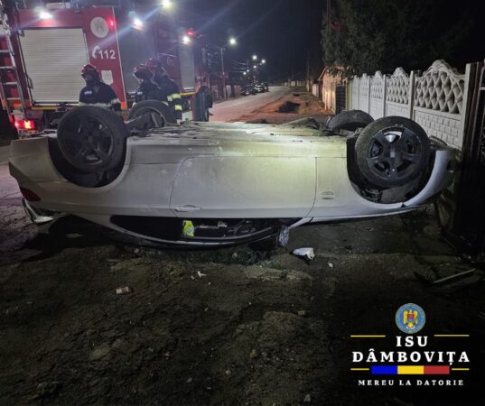 S-a răsturnat cu mașina pe DJ 712, comuna Șotânga, noaptea trecută, în jurul orei 01:41, pompierii au intervenit în cazul unui eveniment rutier în comuna Sotanga.
