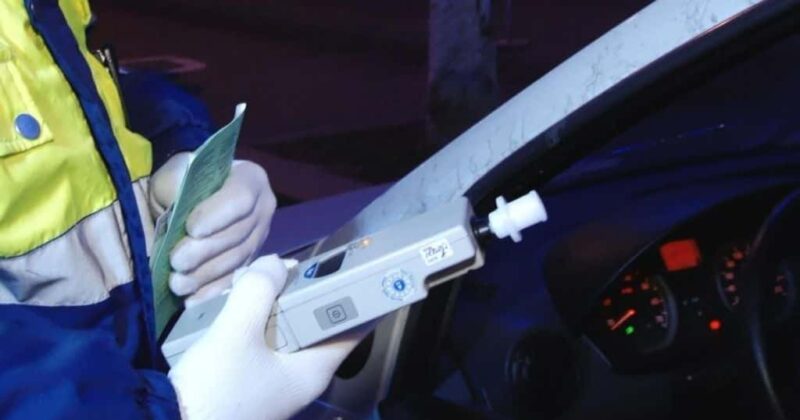 Șofer sub influența alcoolului, prins la volan pe o stradă din Cobia, polițiștii din cadrul Secției nr. 8 Poliție Rurală Valea Mare au surprins