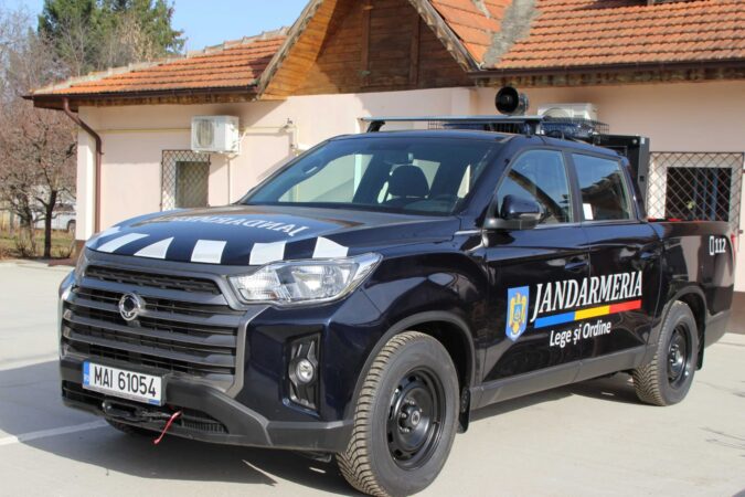 Jandarmeria Dâmboviţa a primit o autospecială ultramodernă Jandarmeria Dâmboviţa a primit o autospecială ultramodernă, pentru a interveni în sprijinul populației este nevoie pe