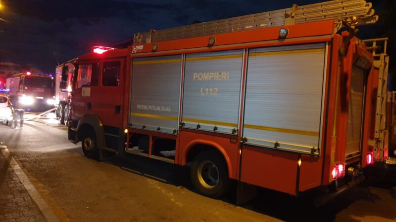 Casă mistuită de flăcări, un bărbat a fost găsit decedat Casă mistuită de flăcări, un bărbat a fost găsit decedat.