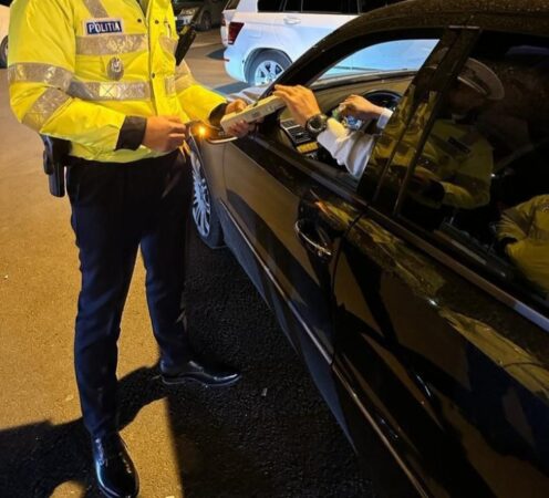 Infracțiuni la regimul rutier, constatate de polițiștii dâmbovițeni Infracțiuni la regimul rutier, constatate de polițiștii dâmbovițeni care au oprit pentru control, pe drumul județean 711B, un motociclu (scuter) condus de un minor de 17 ani, din Bucșani.