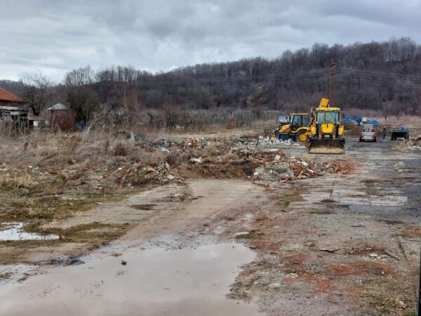 Administrația locală de la Voinești anunță că un investitor a început construcția unui lanț de magazine și a unei noi spălătorii auto Administrația locală de la Voinești anunță că un investitor a început construcția a trei magazine și a unei noi spălătorii auto