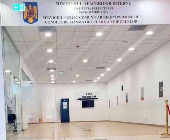 Tentativă de fraudă la examenul pentru permisul de conducere în Dâmbvoița: Polițiștii examinatori au descoperit un dispozitiv de comunicare asupra unui candidat Tentativă de fraudă la examenul pentru permisul de conducere în Dâmbvoița, astăzi la nivelul SPCRPCIV Dâmbvoița