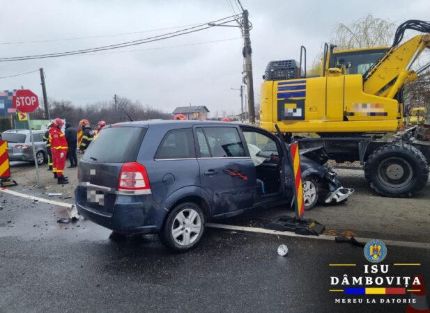 Accident rutier la Nisipuri, în intersecția dintre DJ 720B cu DN 72 Accident rutier la Nisipuri, în intersecția dintre DJ 720B cu DN 72, pompierii au fost solicitați să intervină.