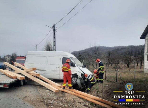 A ajuns cu mașina într-un cap de pod pe DN 72A Voinești, polițiștii din cadrul Serviciului Rutier au fost sesizați cu privire la producerea unui accident rutier în localitatea Voinești. 