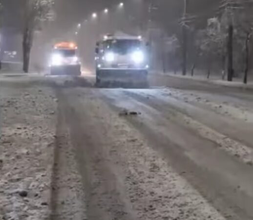 Târgoviște: Iarna s-a instalat, prima intervenție consistentă pentru administrația locală.VIDEO