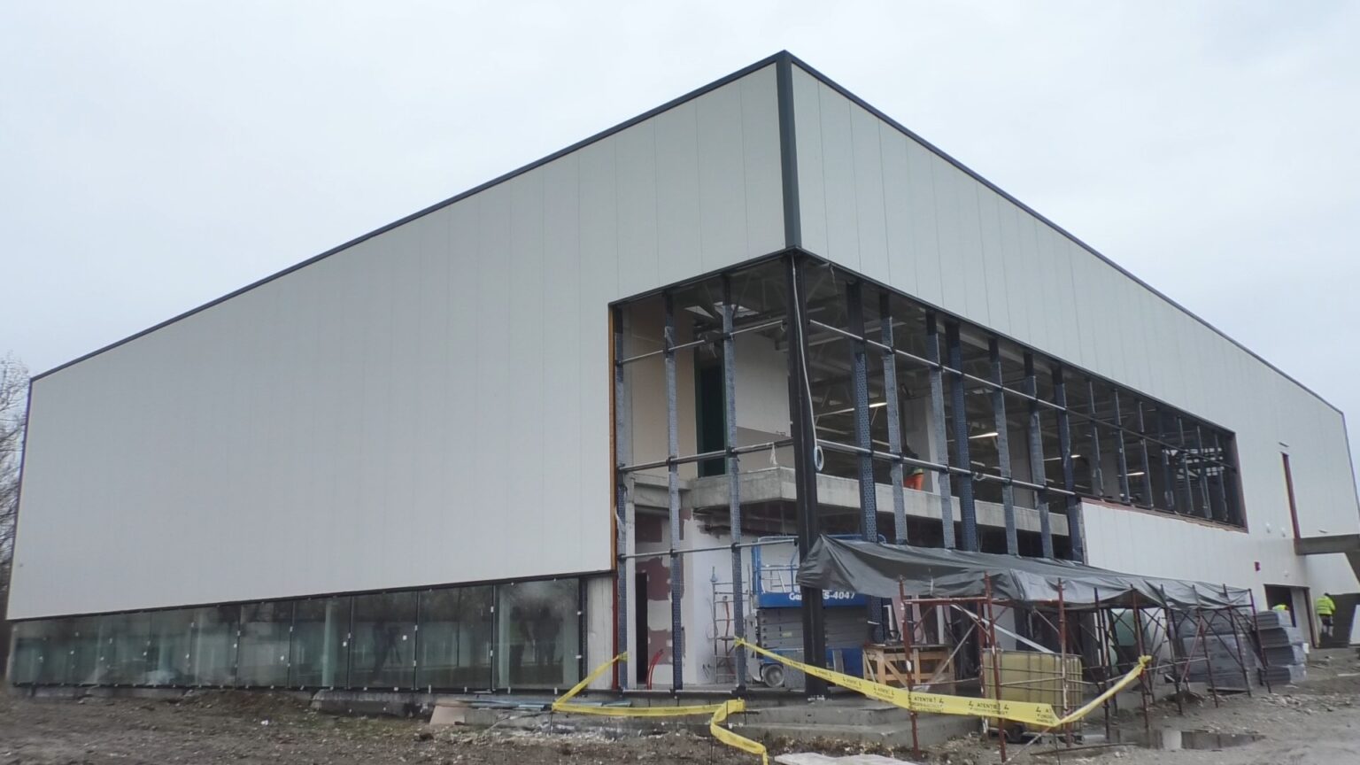 Se lucrează în ritm susținut la construcția sălii de sport din Campusul Universității „Valahia” din Târgoviște.VIDEO Se lucrează în ritm susținut la construcția sălii de sport din Campusul Universității „Valahia” din Târgoviște