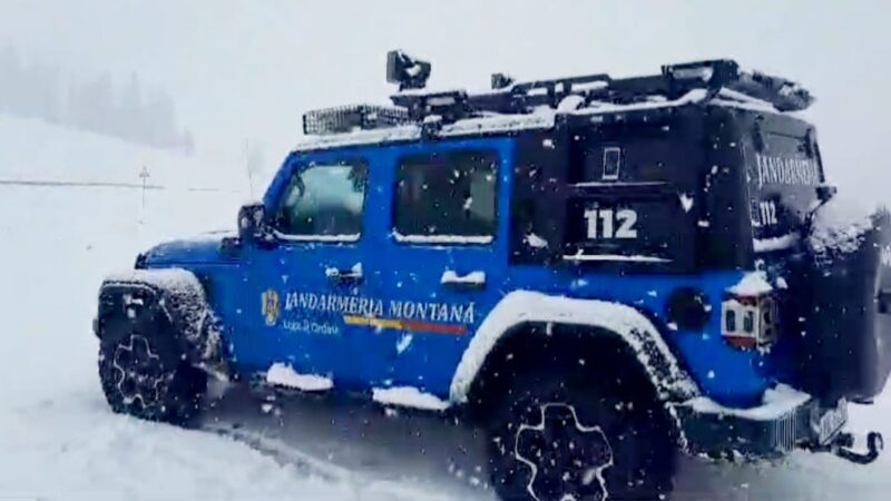 Iarnă în toată regula în zona Padina-Peștera: Recomandările jandarmilor montani de la posturile Peștera și Zănoaga. VIDEO Iarnă în toată regula în zona Padina-Peștera: Recomandările jandarmilor montani de la posturile Peștera și Zănoaga.