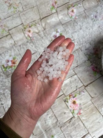 Ploile continuă și în această săptămână,  vremea se încălzește abia după  1 Mai, nu uitați umbrelele.