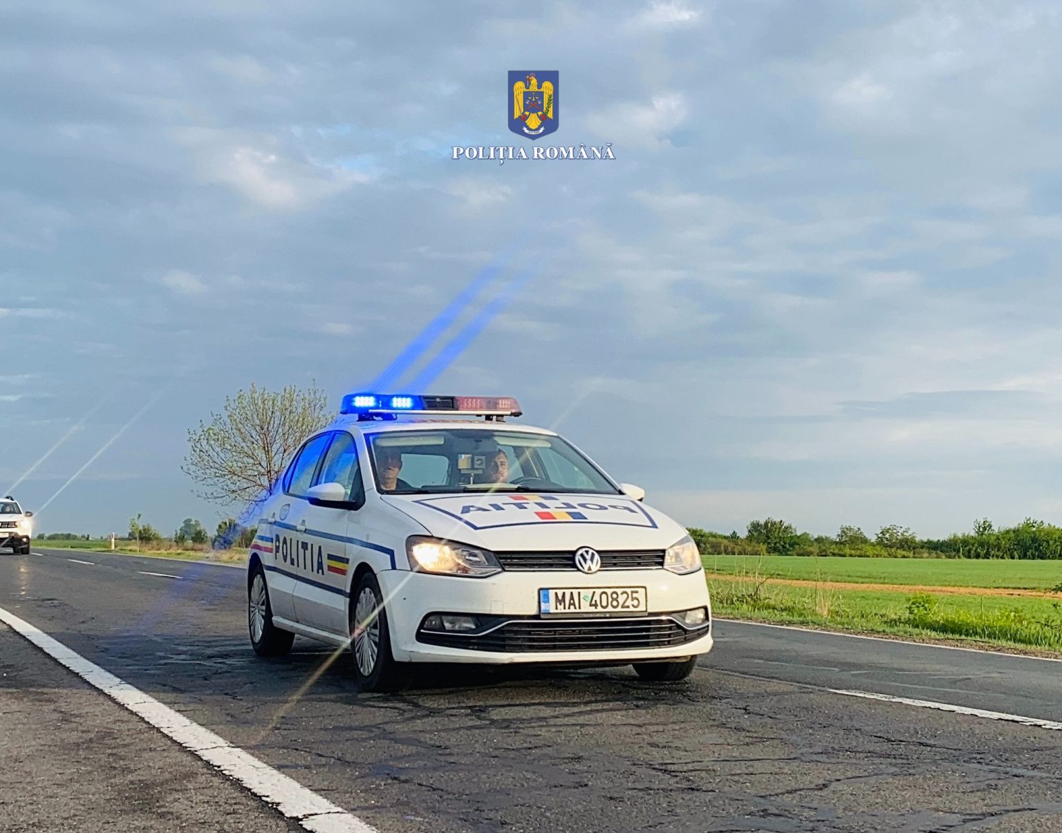 Polițiștii rutieri sunt prezenți pe toate drumurile din Dâmbovița Polițiștii rutieri sunt prezenți pe toate drumurile din Dâmbovița , și în perioada 15-21 aprilie a.c., sub coordonarea Direcţiei Rutiere