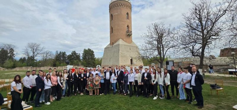 Zeci de tineri au participat în  weekend la o sesiune Q&A despre importanța politicii de stimulare a creșterii economice și a investițiilor