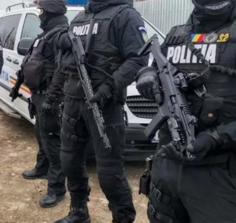 Scandal la Bălteni, polițiștii au tras focuri de armă pentru a aplana conflictul Scandal la Bălteni, polițiștii au tras focuri de armă pentru a aplana conflictul, în această seară, polițiștii din