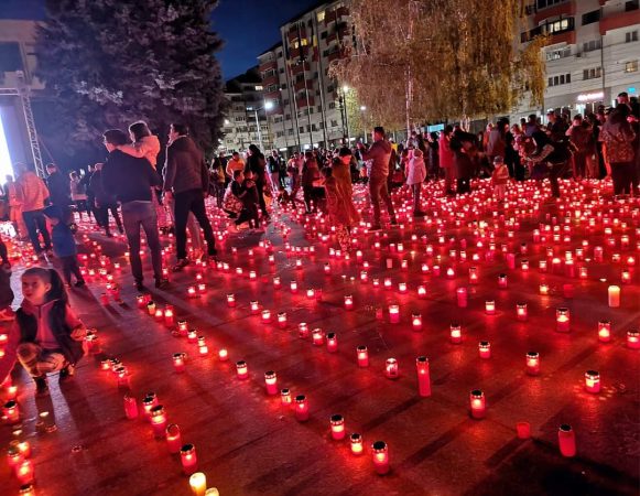 Calea Luminii, joi seară, la Târgoviște! Un eveniment unic, încărcat de semnificații, în preajma celei mai importante și mai vechi sărbatori creștine.