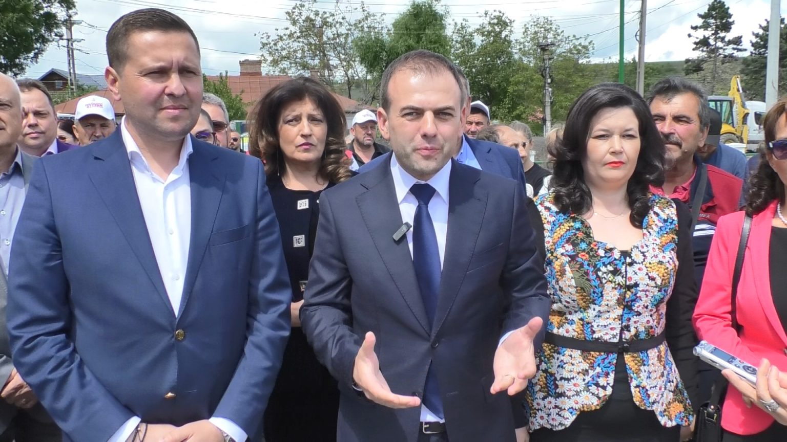 Primarul comunei Răzvad, Emanuel Spătaru, și  echipa sa de consilieri locali și-au depus candidaturile pentru un nou mandat , oficial au intrat în cursa electorală din 9 iunie.