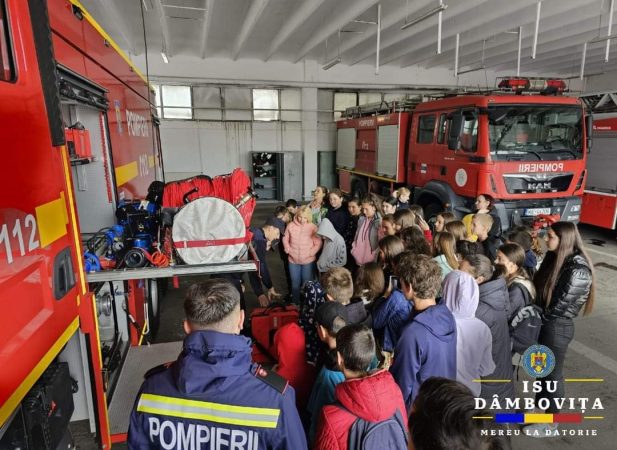 „Săptămâna verde” la ISU DÂMBOVIŢA ”Săptămâna verde” a debutat la ISU „BASARAB I” DÂMBOVIŢA cu vizita celor aproximativ 40 de preșcolari și elevi dâmboviţeni,