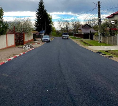 Comuna Mănești: Se lucrează  la modernizarea DC117 în satul Drăgăești-Ungureni În comuna Mănești se  lucrează în satul Drăgăești-Ungureni la modernizarea DC117 cu șanțuri betonate și accese în curți și realizarea