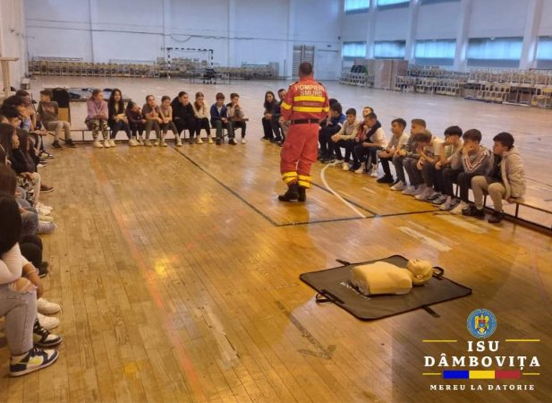 La Școala Gimnazială "Prof. Paul Bănică" din Târgoviște, a avut loc o sesiune esențială de pregătire în acordarea primului ajutor.