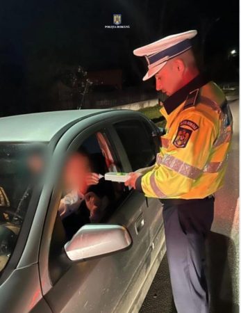 Un șofer mort de beat, a avariat 5 autoturisme parcate pe o stradă din satul Gorgota, comuna Răzvad Un șofer mort de beat, a avariat 5 autoturisme parcate pe o stradă din satul Gorgota, comuna Răzvad, la data de 28 aprilie