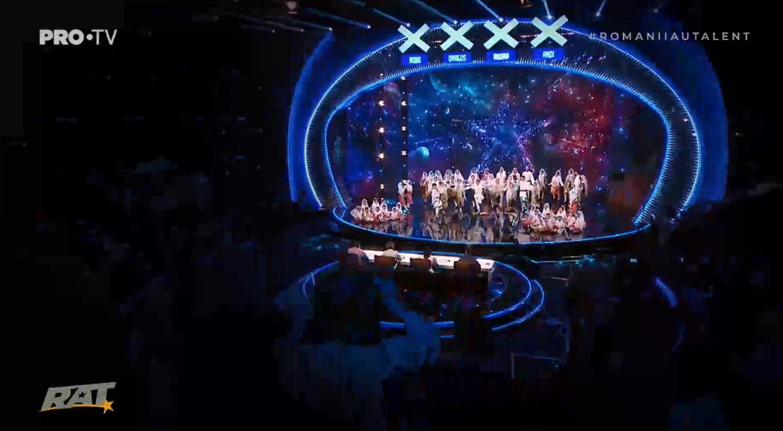 Adevărații ambasadori ai județului Dâmbovița: Ansamblul „Florile Malului” a adus în fața românilor „Hora Satului” pe scena „ Românii au talent” Adevărații ambasadori ai județului Dâmbovița: Ansamblul „Florile Malului” a adus în fața românilor „Hora Satului” pe scena „ Românii au talent”