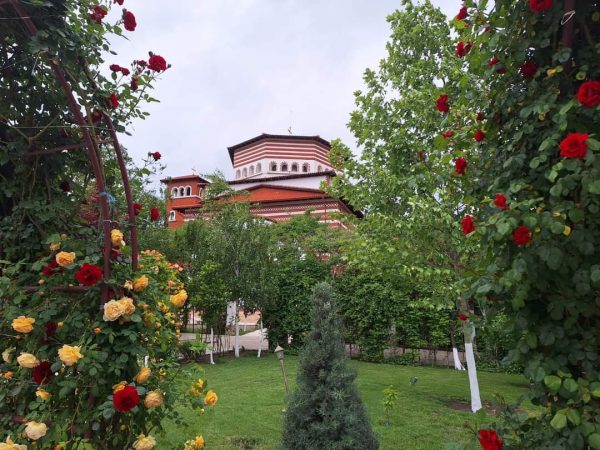 Mâna dreaptă a Sfântului Ioan Rusul va fi adusă pentru prima dată în România, la Mănăstirea Pantocrator, în data de 17 mai. 