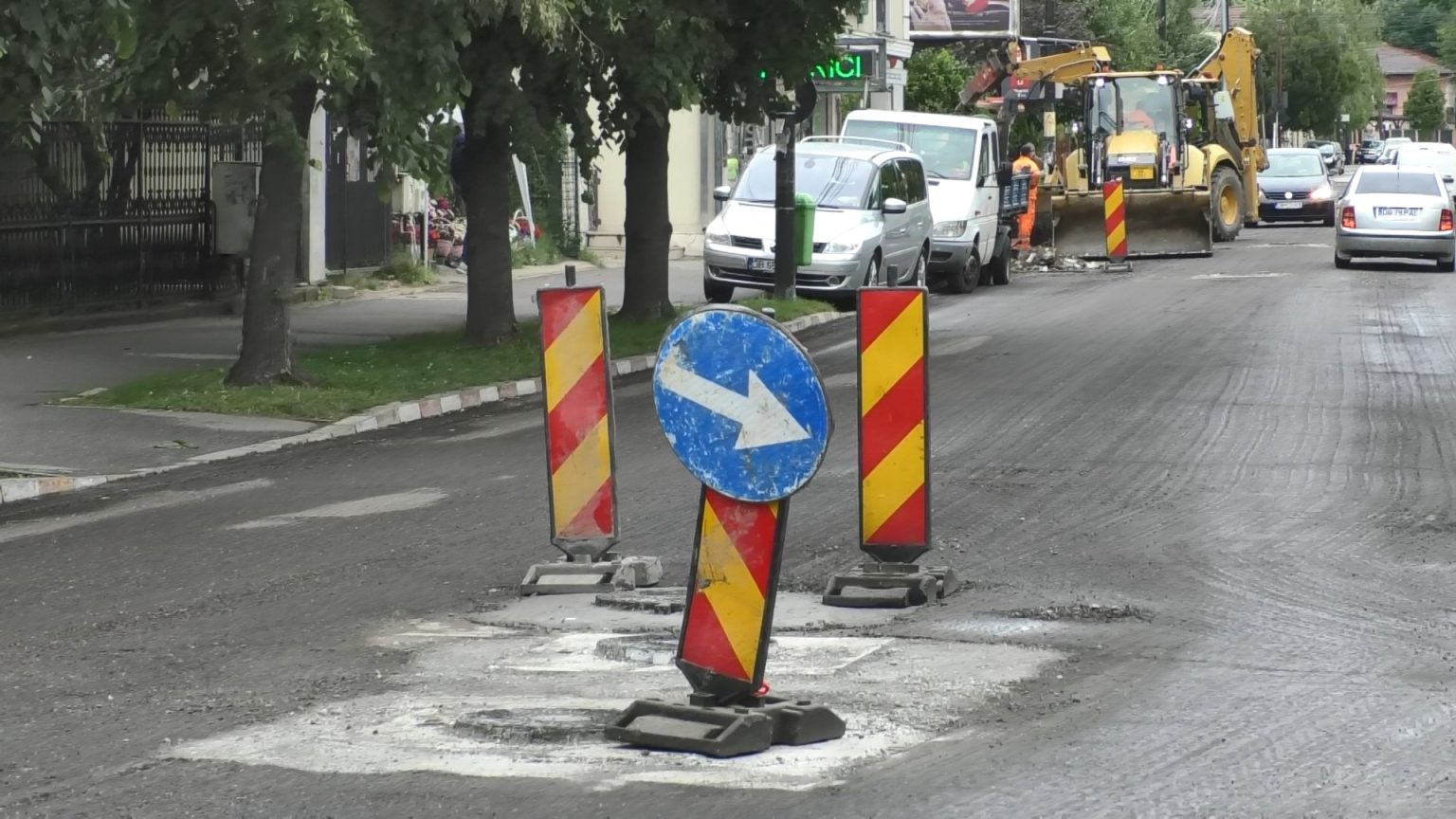 Se lucrează pe strada Grigore Alexandrescu din municipiul Târgoviște, sunt în plin proces de execuție lucrările ce vizează