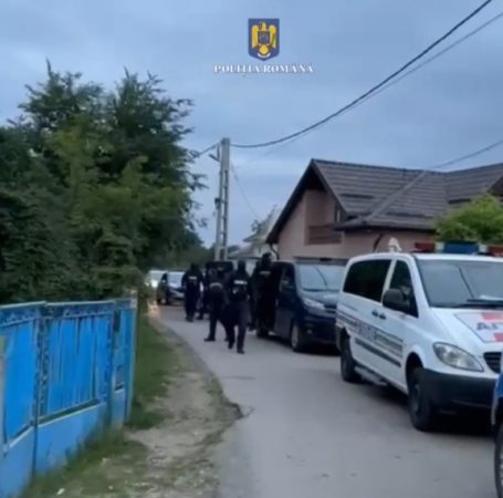 Percheziții la Bucșani după  o reglare de conturi între două familii, pe parcursul zilei de ieri, 28 mai, ca urmare a cercetărilor efectuate
