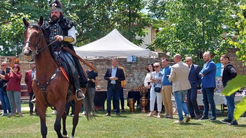 Târgul meșterilor populari în cadrul Zilelor județului Dâmbovița: O incursiune în tradițiile și meșteșugurile autentice