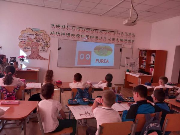 „ABC-ul emoțiilor” în unitățile școlare din Dâmbovița Proiectul local "ABC-ul emoțiilor" își propune dezvoltarea a cinci competențe cheie pentru elevii participanți: autocunoașterea