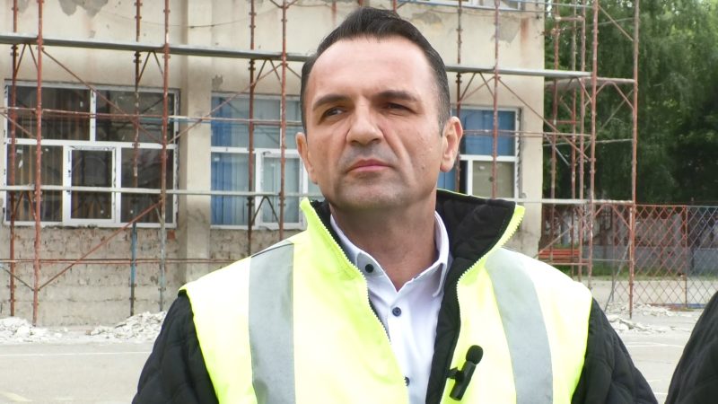 De mâine, 16 mai, strada Grigore Alexandrescu din Târgoviște, intră în reabilitare, se circulă cu restricții. VIDEO De mâine, 16 mai, strada Grigore Alexandrescu din Târgoviște, intră în reabilitare, se circulă cu restricții, anunțul a fost făcut de primarul municipiului Târgoviște, Cristian Daniel Stan.