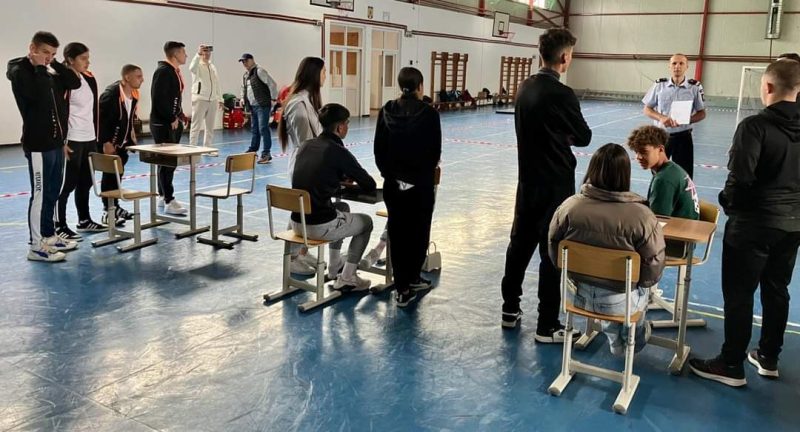 Etapa județeană a concursului "CU VIAȚA MEA APĂR VIAȚA", s-a stabilit podiumul, în sala de sport a Liceul Tehnologic ”Spiru Haret” Târgoviște din Municipiul Târgoviște