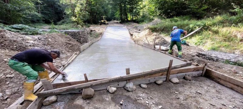 Drumurile auto forestiere din zona Valea Dâmboviței, sunt reabilitate periodic de Ocolul Silvic Sturzeni Drumurile forestiere din zona Valea Dâmboviței, sunt reabilitate periodic de Ocolul Silvic Sturzeni.