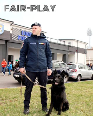 Jandarmii dâmbovițeni asigură măsurile de ordine publică la meciul AFC Chindia Târgoviște – CSM Slatina Jandarmii dâmbovițeni vor asigura măsurile de ordine publică, sâmbătă, 11 mai a.c., începând cu ora 11:00, pe stadionul