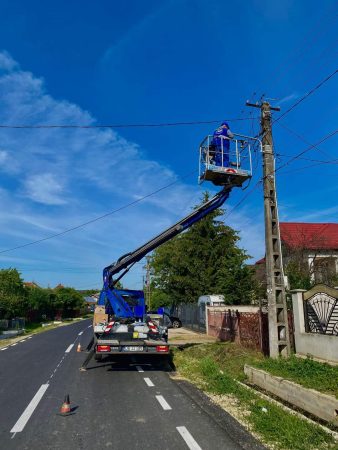 Modernizarea iluminatului public în comuna Mănești este în plin proces de realizare  Modernizarea iluminatului public în comuna Mănești este în plin proces de realizare.