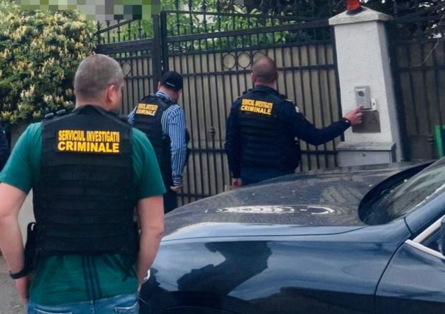 Tragedie medicală: Percheziții la un medic din București, cercetat pentru ucidere din culpă. VIDEO Tragedie medicală: Percheziții la un medic din București, cercetat pentru ucidere din culpă, a uitat în timpul intervenției chirurgicală