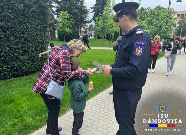 Pompierii dâmbovițeni sunt la datorie: Acțiuni de informare preventivă la lăcașurile de cult Pompierii dâmbovițeni sunt la datorie, cu ocazia Sărbătorilor pascale, inspectorii de prevenire din județul Dâmbovița au intensificat